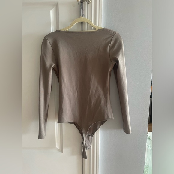 Abercrombie & Fitch Long-Sleeve Ponte Squareneck Seamed Bodysuit - Picture 2 of 3